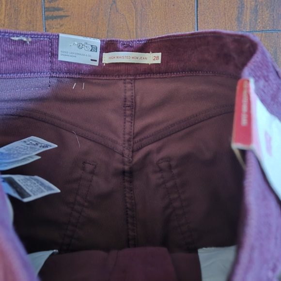 Levi's Women's High Waisted Tapered Corduroy Mom Jeans In Burgundy Size W28 L27 - Picture 11 of 16